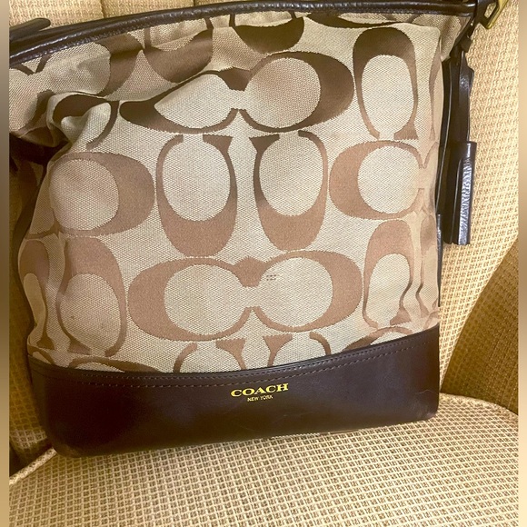 Coach Legacy Signature 21149 - GUC - Picture 2 of 15